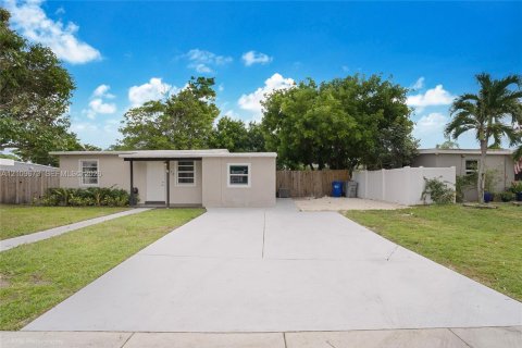 Villa ou maison à vendre à Pompano Beach, Floride: 3 chambres, 82.31 m2 № 2426450 - photo 4