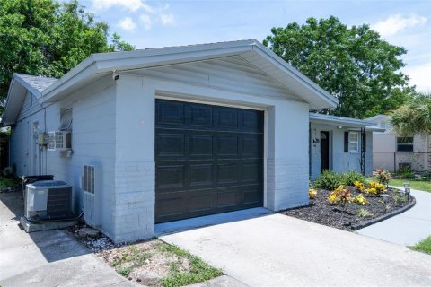 Villa ou maison à louer à Port Richey, Floride: 2 chambres, 94.67 m2 № 2380848 - photo 2