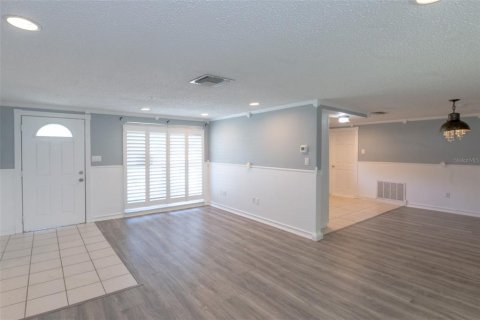 Villa ou maison à louer à Port Richey, Floride: 2 chambres, 94.67 m2 № 2380848 - photo 4