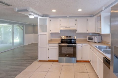 Villa ou maison à louer à Port Richey, Floride: 2 chambres, 94.67 m2 № 2380848 - photo 10