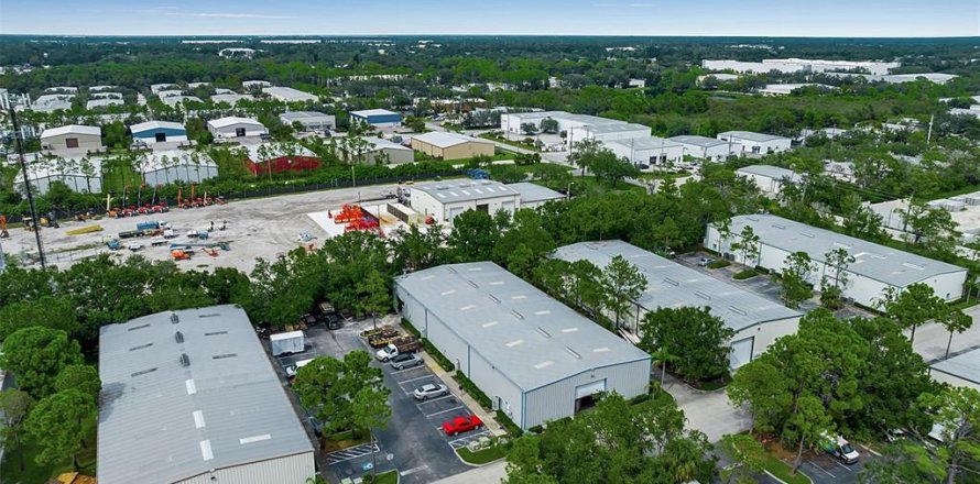 Immobilier commercial à Bradenton, Floride 905.8 m2 № 1919454