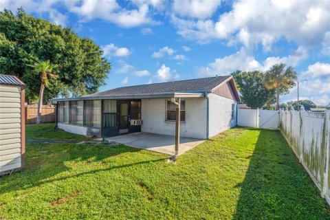 House in Brandon, Florida 3 bedrooms, 137.96 sq.m. № 2416234 - photo 22