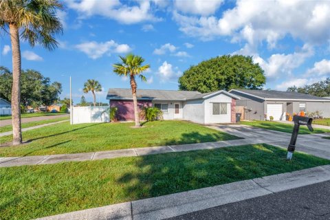 House in Brandon, Florida 3 bedrooms, 137.96 sq.m. № 2416234 - photo 16