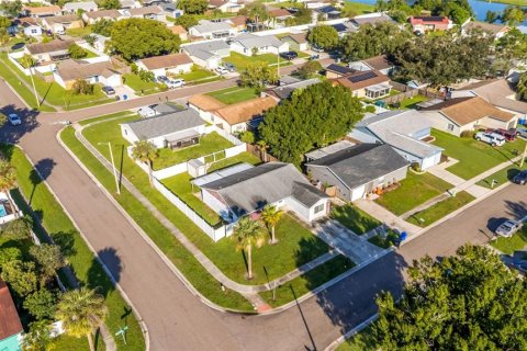 House in Brandon, Florida 3 bedrooms, 137.96 sq.m. № 2416234 - photo 5