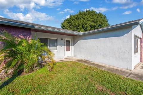 House in Brandon, Florida 3 bedrooms, 137.96 sq.m. № 2416234 - photo 27