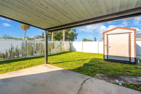 House in Brandon, Florida 3 bedrooms, 137.96 sq.m. № 2416234 - photo 26