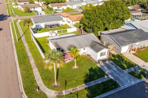 House in Brandon, Florida 3 bedrooms, 137.96 sq.m. № 2416234 - photo 4