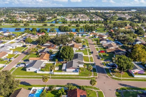 House in Brandon, Florida 3 bedrooms, 137.96 sq.m. № 2416234 - photo 7