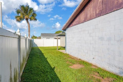 House in Brandon, Florida 3 bedrooms, 137.96 sq.m. № 2416234 - photo 20