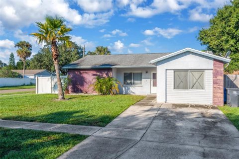 House in Brandon, Florida 3 bedrooms, 137.96 sq.m. № 2416234 - photo 17