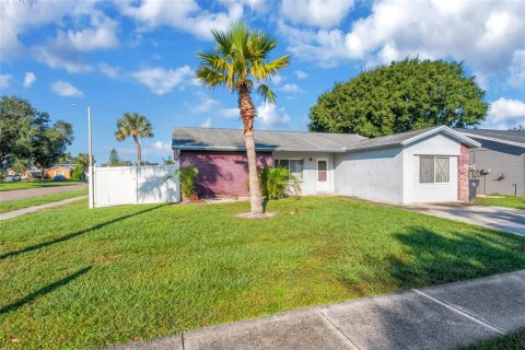 House in Brandon, Florida 3 bedrooms, 137.96 sq.m. № 2416234 - photo 14