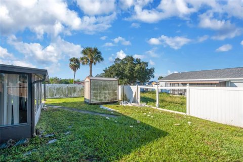 House in Brandon, Florida 3 bedrooms, 137.96 sq.m. № 2416234 - photo 25