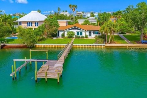 Villa ou maison à vendre à Saint Pete Beach, Floride: 4 chambres, 260.13 m2 № 1843919 - photo 1