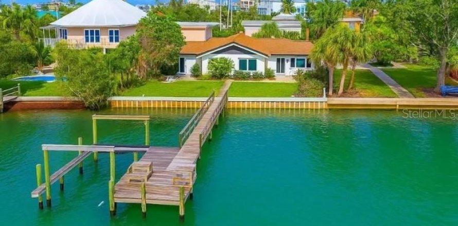 Villa ou maison à Saint Pete Beach, Floride 4 chambres, 260.13 m2 № 1843919