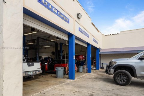 Commercial property in Homestead, Florida № 1766504 - photo 8