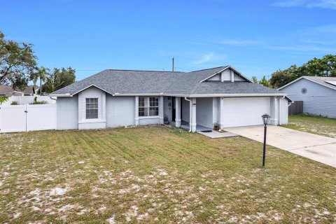 Villa ou maison à Deltona, Floride 3 chambres, 144.56 m2 № 2284440