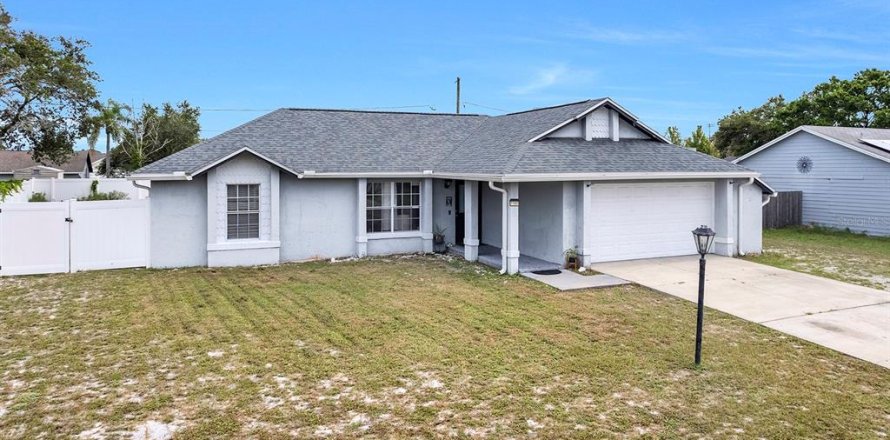 Villa ou maison à Deltona, Floride 3 chambres, 144.56 m2 № 2284440