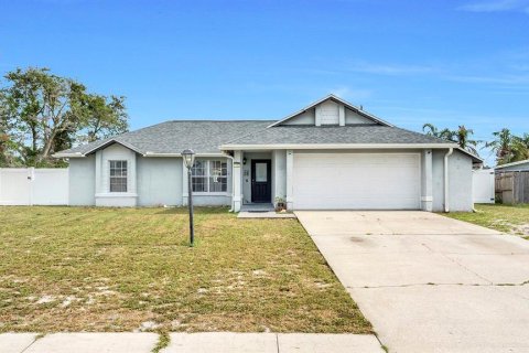Villa ou maison à vendre à Deltona, Floride: 3 chambres, 144.56 m2 № 2284440 - photo 2