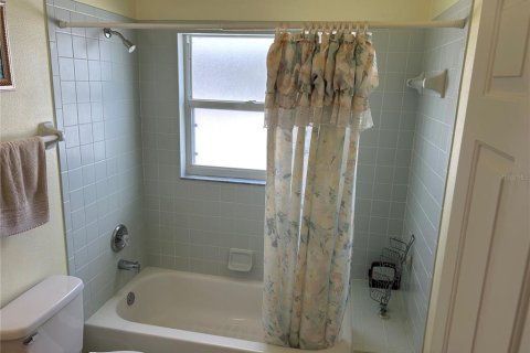 House in Davenport, Florida 2 bedrooms, 127.46 sq.m. № 2200312 - photo 18