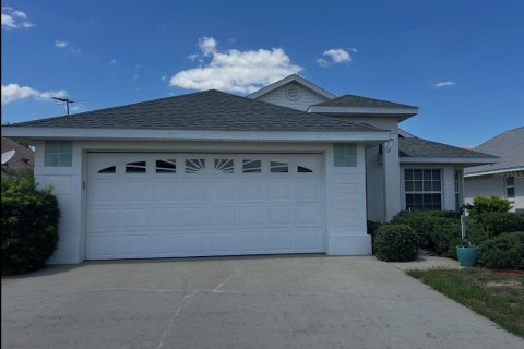 House in Davenport, Florida 2 bedrooms, 127.46 sq.m. № 2200312 - photo 2