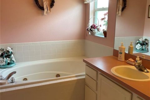 House in Davenport, Florida 2 bedrooms, 127.46 sq.m. № 2200312 - photo 13