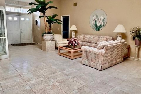 House in Spring Hill, Florida 2 bedrooms, 170.29 sq.m. № 1751304 - photo 2