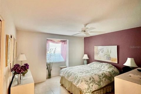 House in Spring Hill, Florida 2 bedrooms, 170.29 sq.m. № 1751304 - photo 12