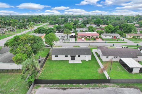 Купить виллу или дом в Майами-Гарденс, Флорида 3 спальни, 129.32м2, № 1997381 - фото 8