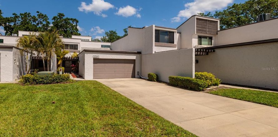 Adosado en Tampa, Florida 3 dormitorios, 181.07 m2 № 1612646
