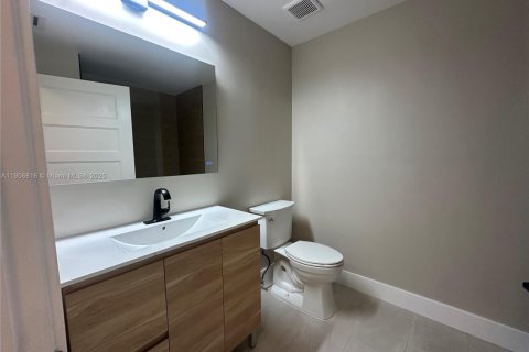 Снять в аренду кондоминиум в Майами-Лейкс, Флорида 3 спальни, 141.68м2, № 1963284 - фото 7