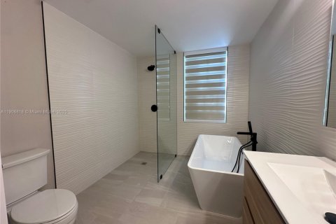 Снять в аренду кондоминиум в Майами-Лейкс, Флорида 3 спальни, 141.68м2, № 1963284 - фото 3