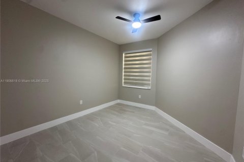 Снять в аренду кондоминиум в Майами-Лейкс, Флорида 3 спальни, 141.68м2, № 1963284 - фото 10