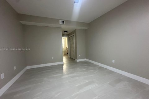 Снять в аренду кондоминиум в Майами-Лейкс, Флорида 3 спальни, 141.68м2, № 1963284 - фото 6