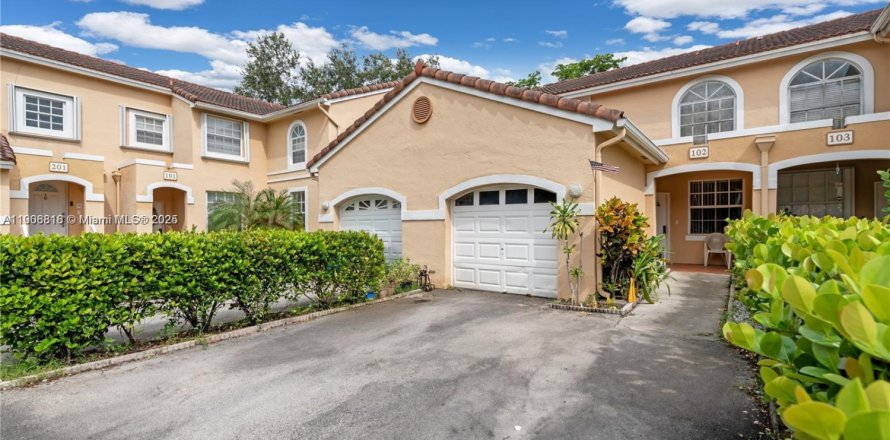 Кондоминиум с 3 спальнями в Майами-Лейкс, Флорида № 1963284