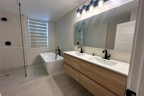 Снять в аренду кондоминиум в Майами-Лейкс, Флорида 3 спальни, 141.68м2, № 1963284 - фото 4