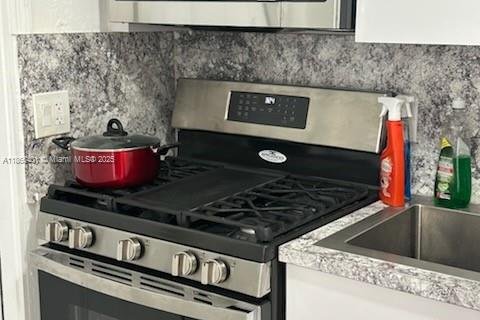 House in Miami, Florida 5 bedrooms, 179.49 sq.m. № 1892935 - photo 19