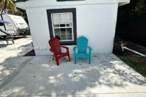 Casa en venta en Miami, Florida, 5 dormitorios, 179.49 m2 № 1892935 - foto 29