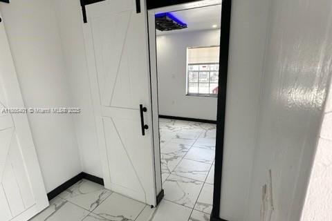 House in Miami, Florida 5 bedrooms, 179.49 sq.m. № 1892935 - photo 10