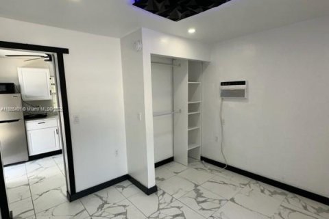 Casa en venta en Miami, Florida, 5 dormitorios, 179.49 m2 № 1892935 - foto 22