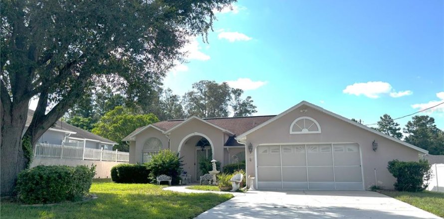 Casa en Spring Hill, Florida 3 dormitorios, 165.27 m2 № 1878127
