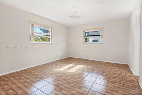 Condo in Lauderdale Lakes, Florida, 2 bedrooms № 2054441 - photo 17