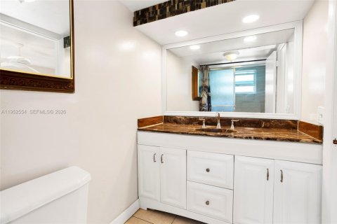 Condo in Lauderdale Lakes, Florida, 2 bedrooms № 2054441 - photo 21