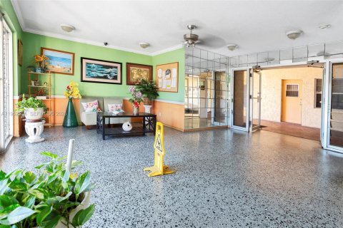 Condo in Lauderdale Lakes, Florida, 2 bedrooms  № 2054441
