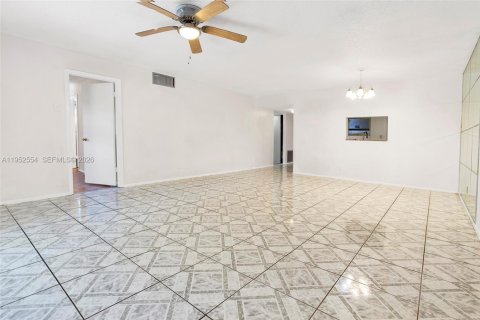 Condo in Lauderdale Lakes, Florida, 2 bedrooms № 2054441 - photo 16