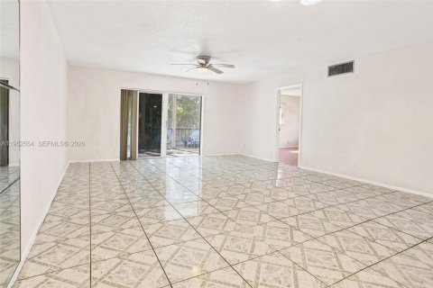 Condo in Lauderdale Lakes, Florida, 2 bedrooms № 2054441 - photo 14