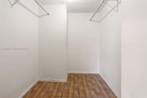 Condo in Lauderdale Lakes, Florida, 2 bedrooms № 2054441 - photo 22