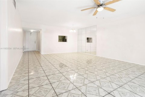 Condo in Lauderdale Lakes, Florida, 2 bedrooms № 2054441 - photo 15