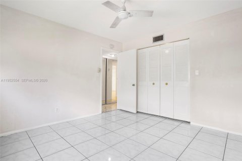 Condo in Lauderdale Lakes, Florida, 2 bedrooms № 2054441 - photo 25