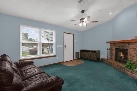 House in Deltona, Florida 2 bedrooms, 115.76 sq.m. № 2196918 - photo 9