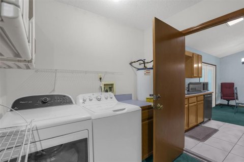 House in Deltona, Florida 2 bedrooms, 115.76 sq.m. № 2196918 - photo 24